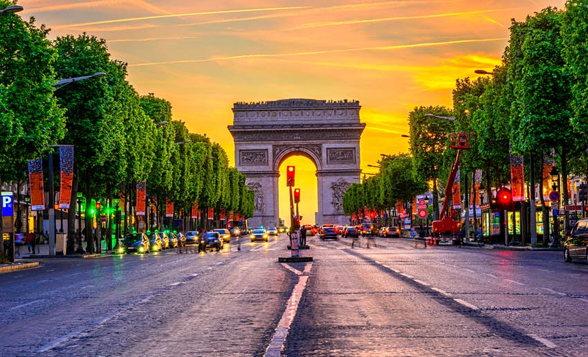 Khải Hoàn Môn - Nơi Ngắm Vẻ Đẹp Toàn Cảnh Paris Hoàn Hảo Nhất