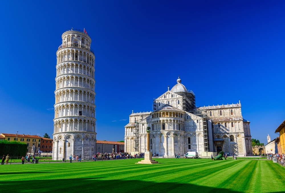 tháp nghiêng Pisa